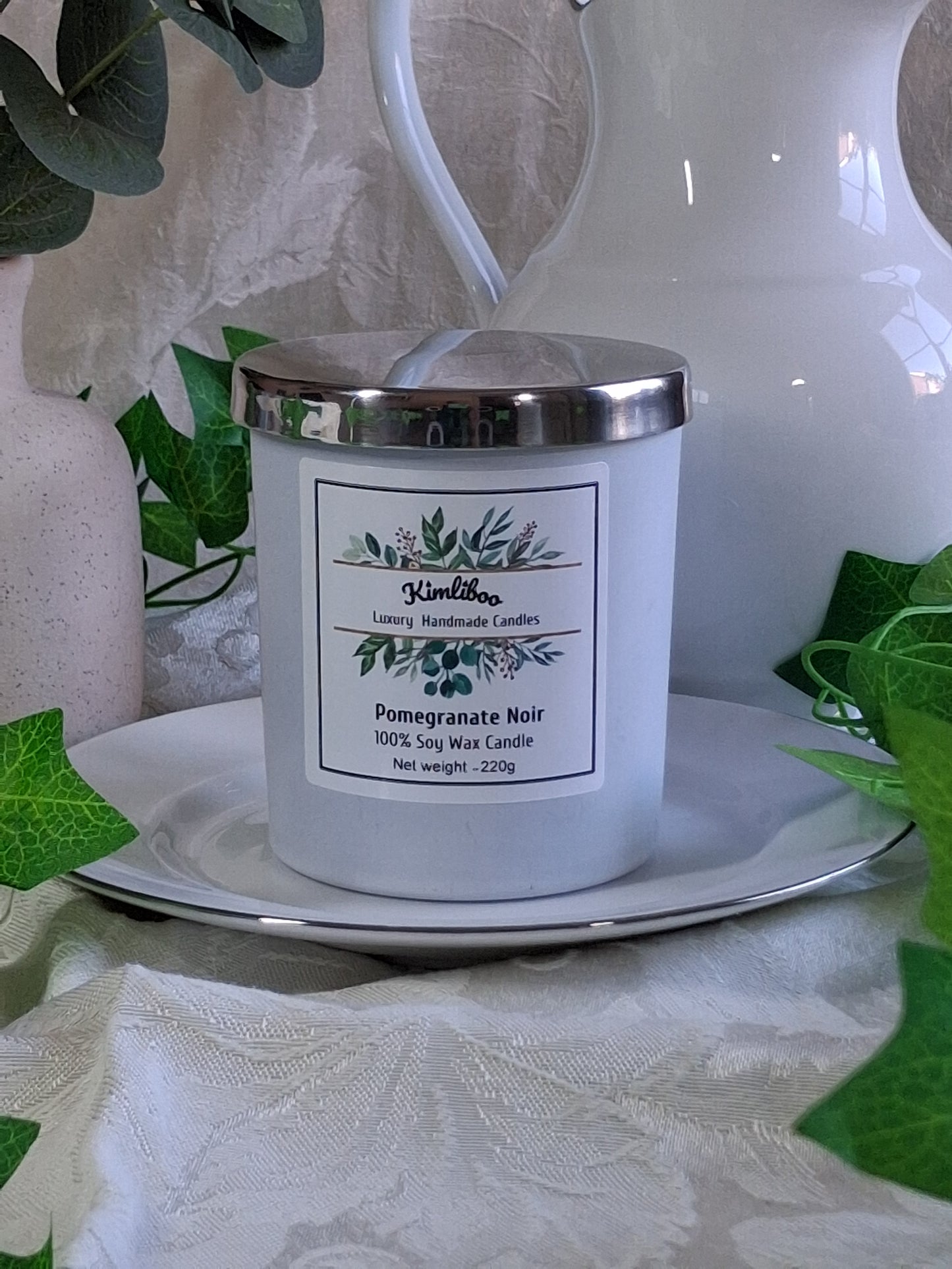 Eco-friendly Soy Wax Pomegranate Noir Wood Wick Candle with Minihearts