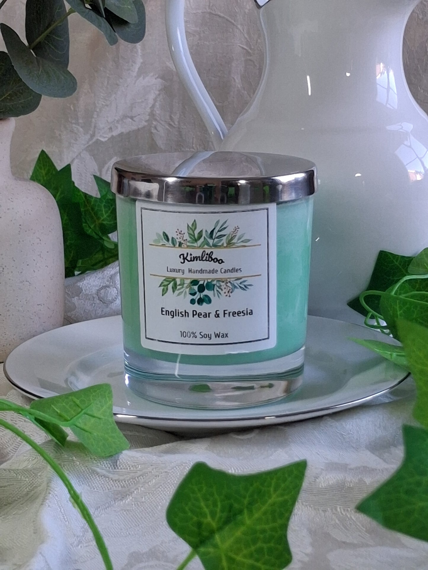 Eco-friendly Soy Wax English Pear & Freesia Wood Wick Candle with Minihearts