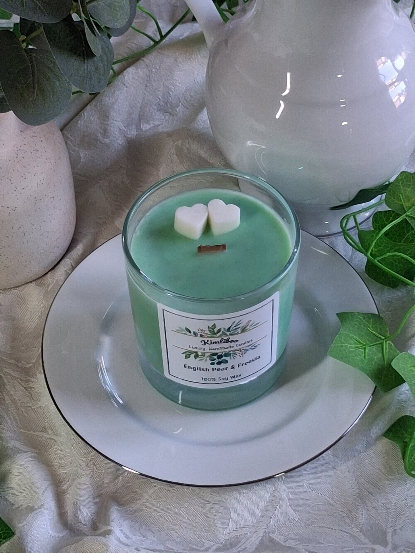 Eco-friendly Soy Wax English Pear & Freesia Wood Wick Candle with Minihearts