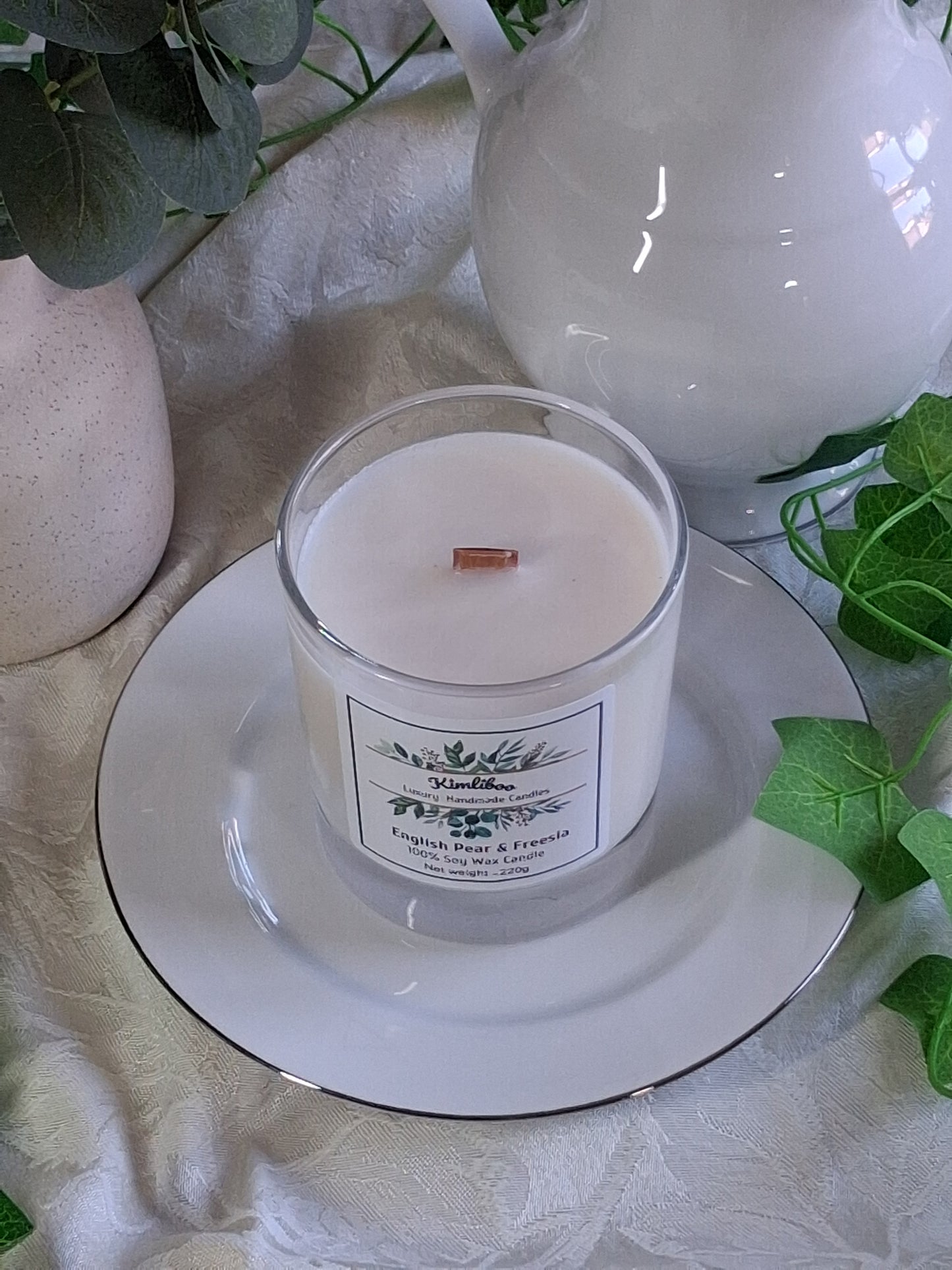 English Pear & Freesia Scented Wood Wick Candle