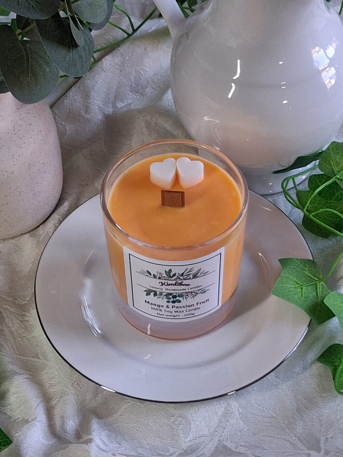 Eco-friendly Soy Wax Mango & Passion Fruit Wood Wick Candle with Minihearts