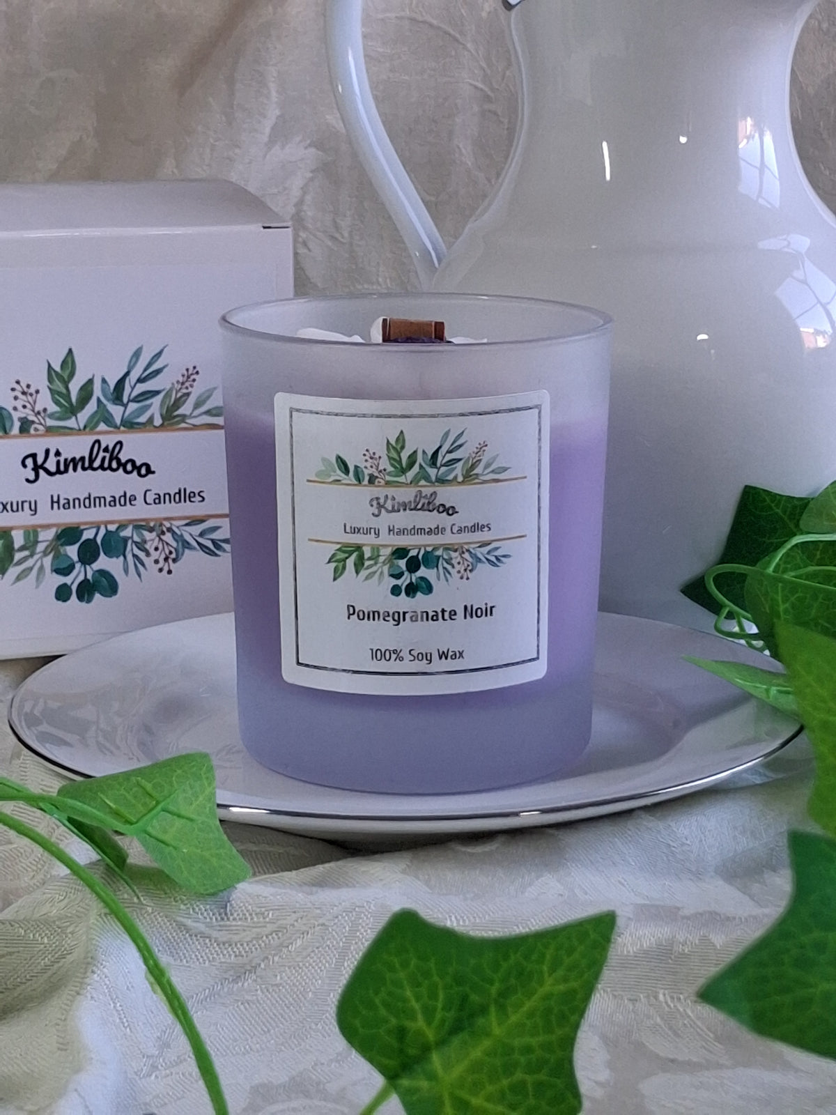 Eco-friendly Soy Wax Pomegranate Noir Wood Wick Candle with Large Daisy
