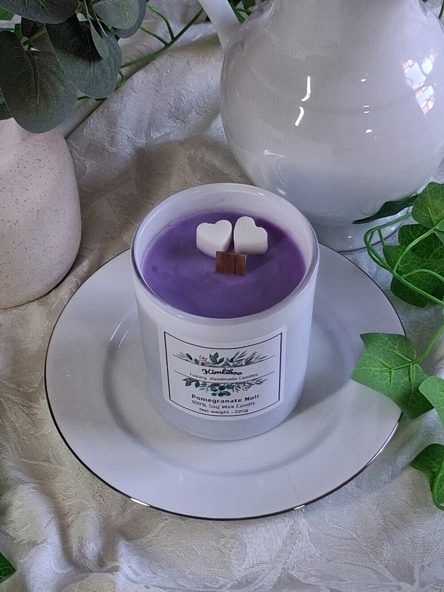 Eco-friendly Soy Wax Pomegranate Noir Wood Wick Candle with Minihearts