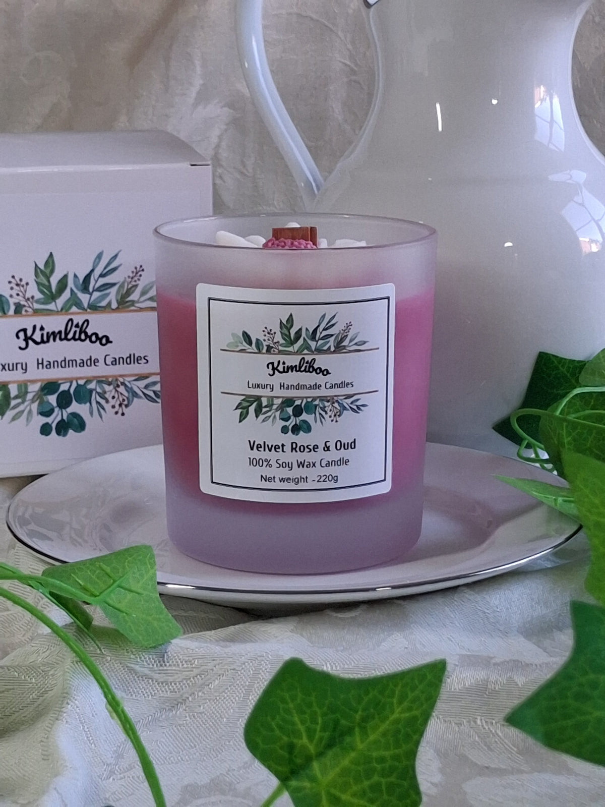 Eco-friendly Soy Wax Velvet Rose & Oud Wood Wick Candle with Large Daisy