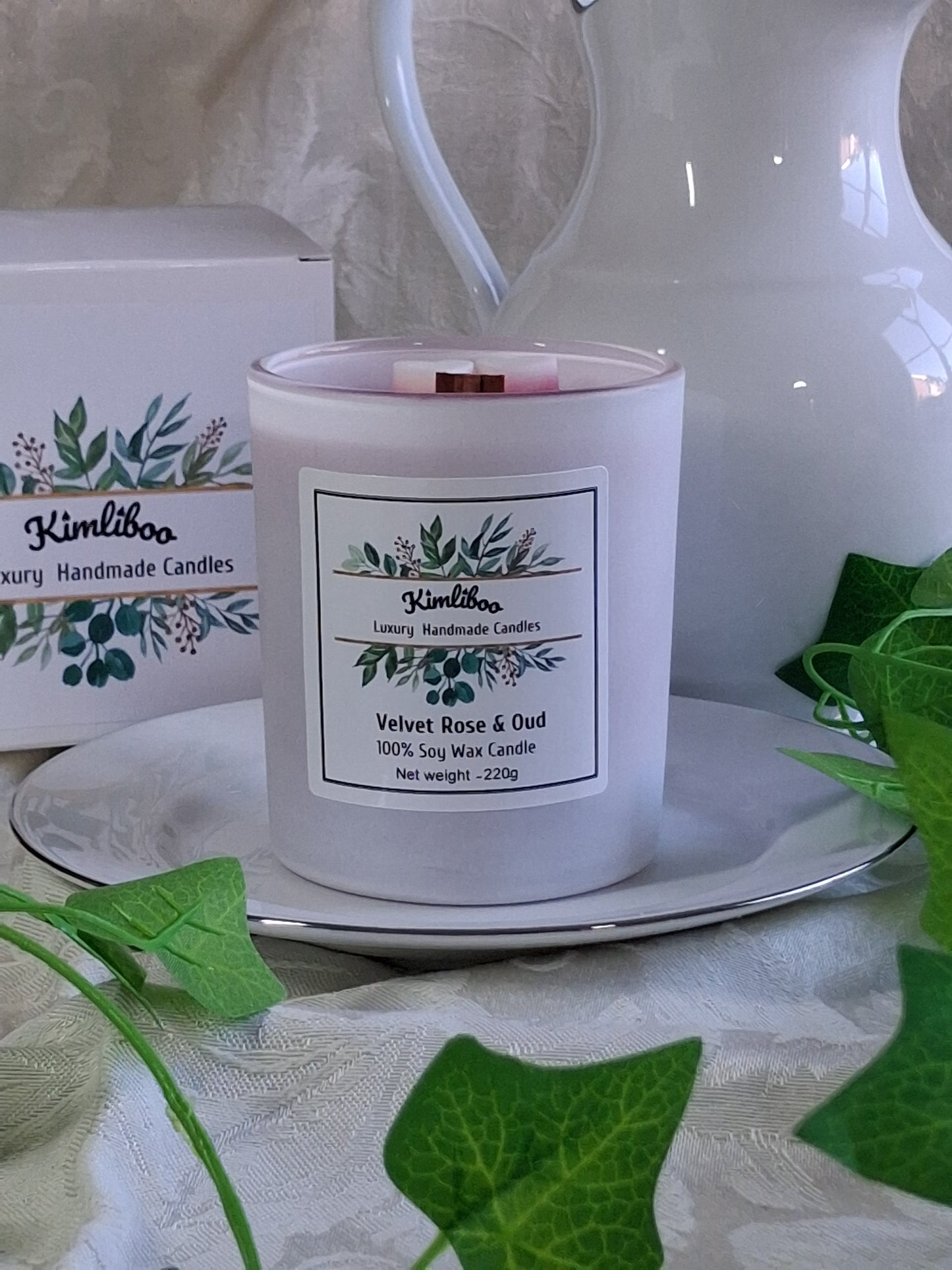 Eco-friendly Soy Wax Velvet Rose & Oud Wood Wick Candle with Minihearts